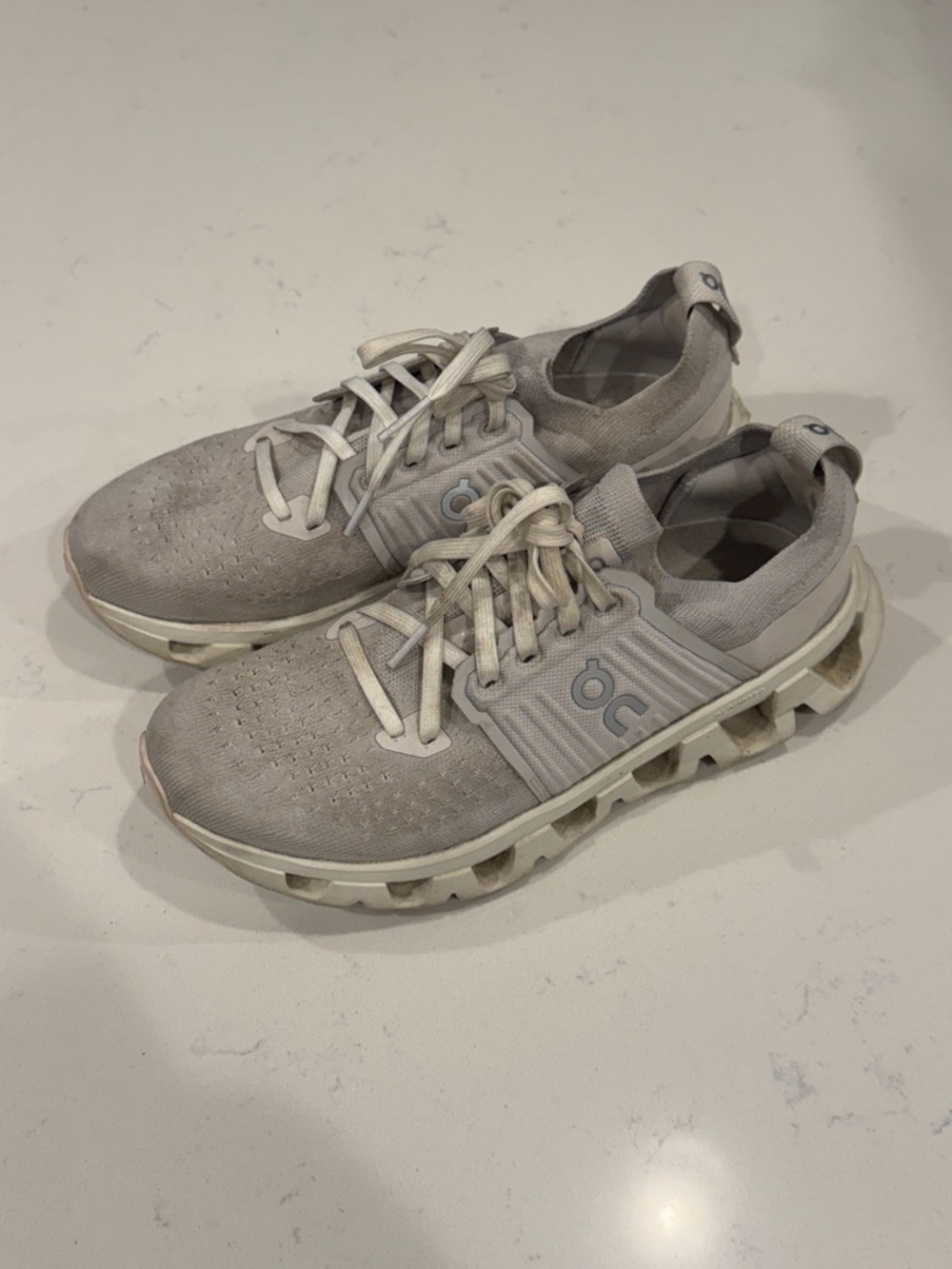 Used dirty On Running Cloud Running Shoes in Light Gray and White womens 7 shoes